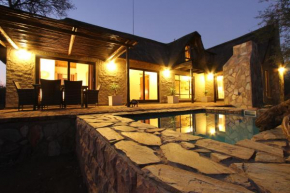 Отель Giraffe Lodge  Hoedspruit